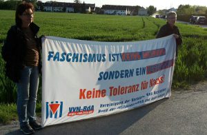 Protest auf freiem Feld: Mitglieder der VVN-BdA